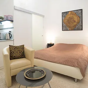 Claudia Apartman